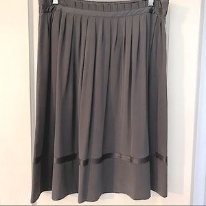 Gray satin skirt w pleats and ribbon detail by Marc Jacobs vintage size 8